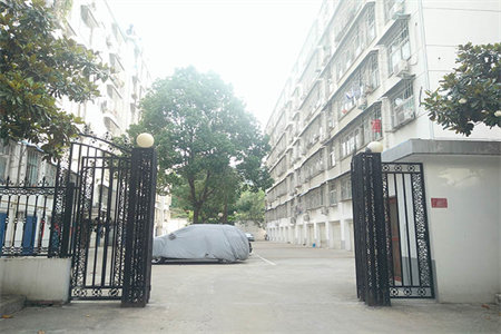 高级中学家属院低层新装修未住3室2厅1卫59万90m2出售